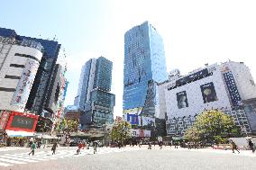 The scene in Shibuya on the first weekend after the declaration of the state of emergency